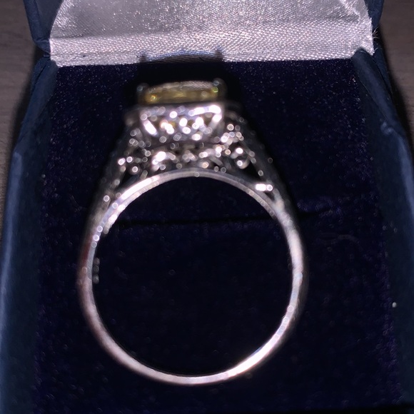 Bradford exchange canary princess halo ring - Picture 7 of 12